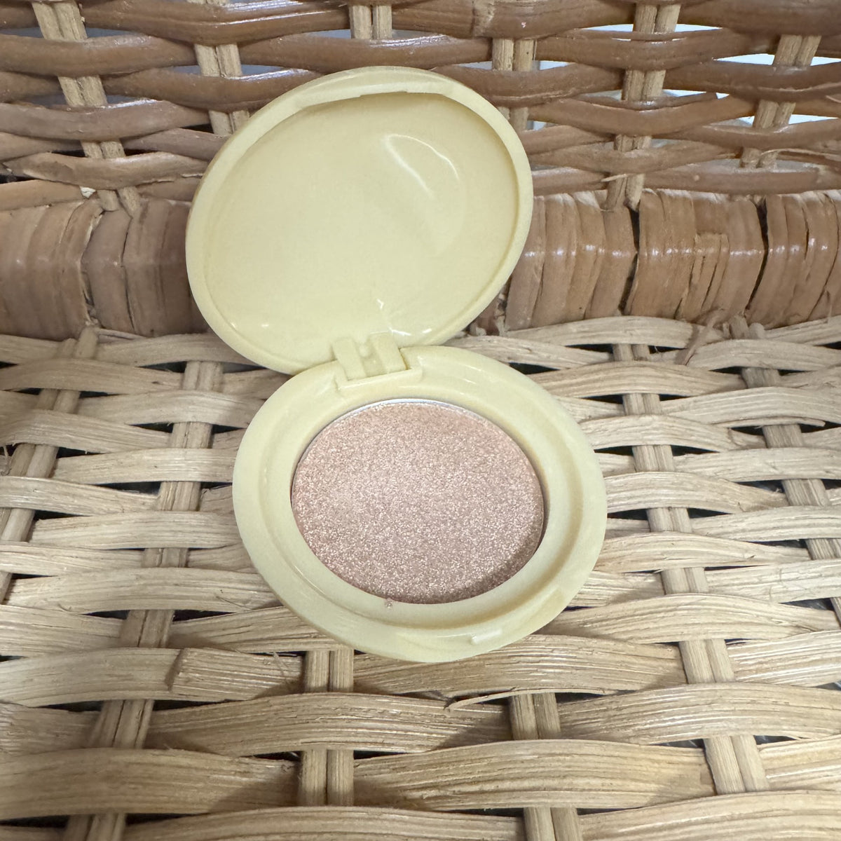 Dalish Uncomplicated Beauty Shimmer Eyeshadow | Champagne Glow