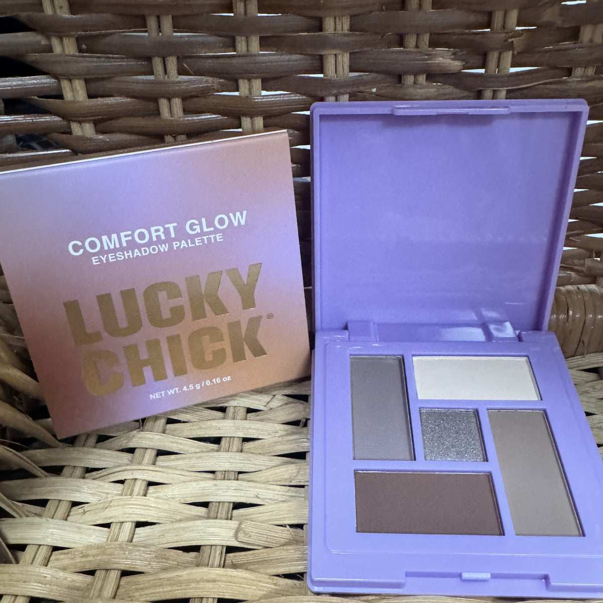 Lucky Chick Comfort Glow Eyeshadow Palette | Neutral Matte & Shimmer Eyeshadows