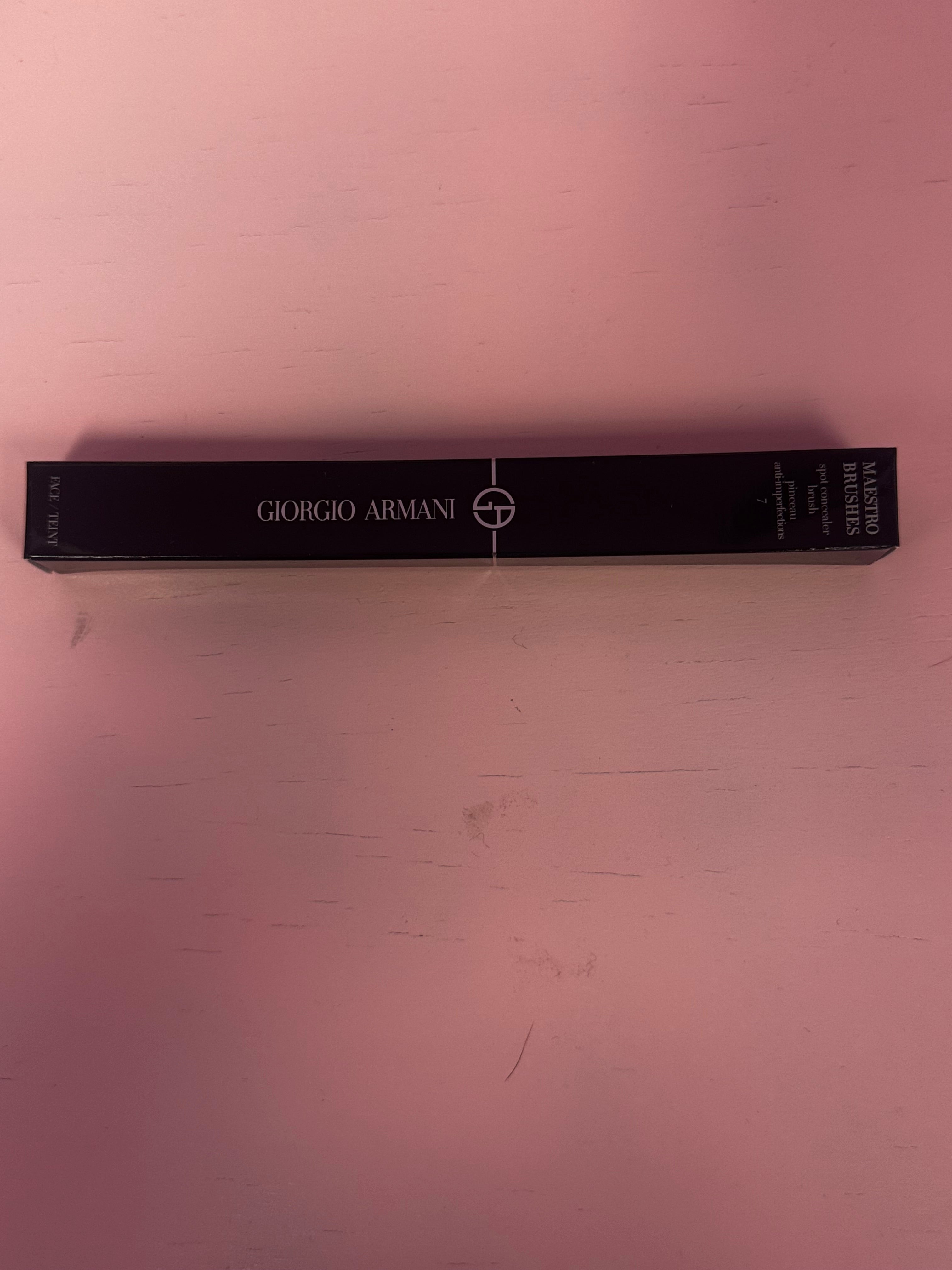Giorgio Armani Maestro Brush #7 Spot Concealer Brush.