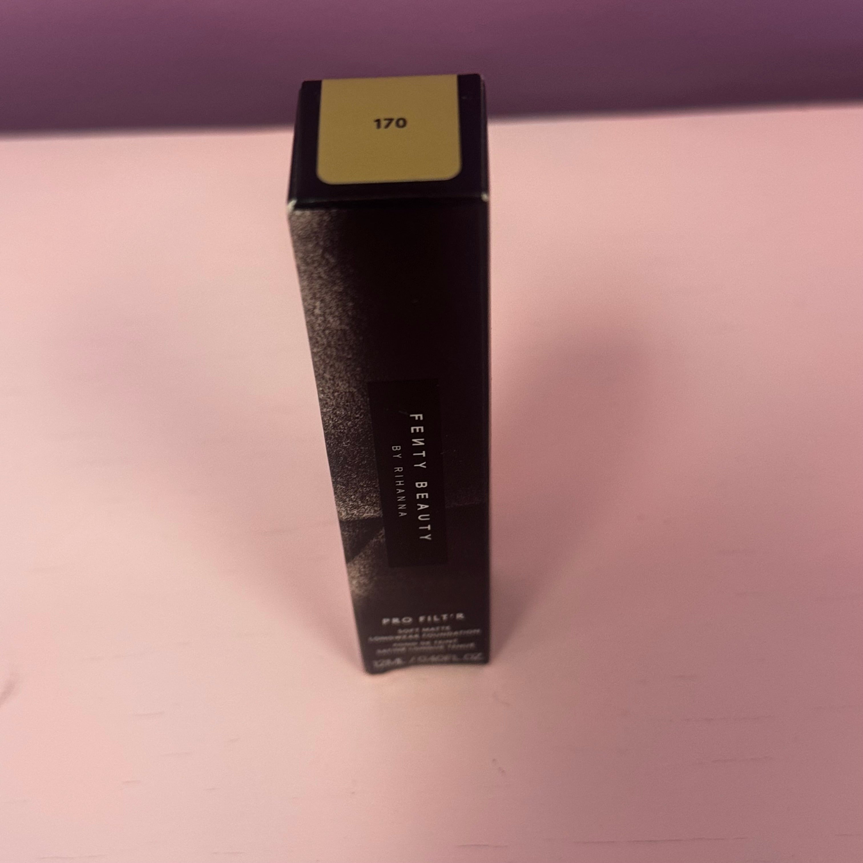 Fenty Beauty by Rihanna Pro Filt’r Instant Retouch Primer (Shade 170, 12 mL / 0.4 fl oz).