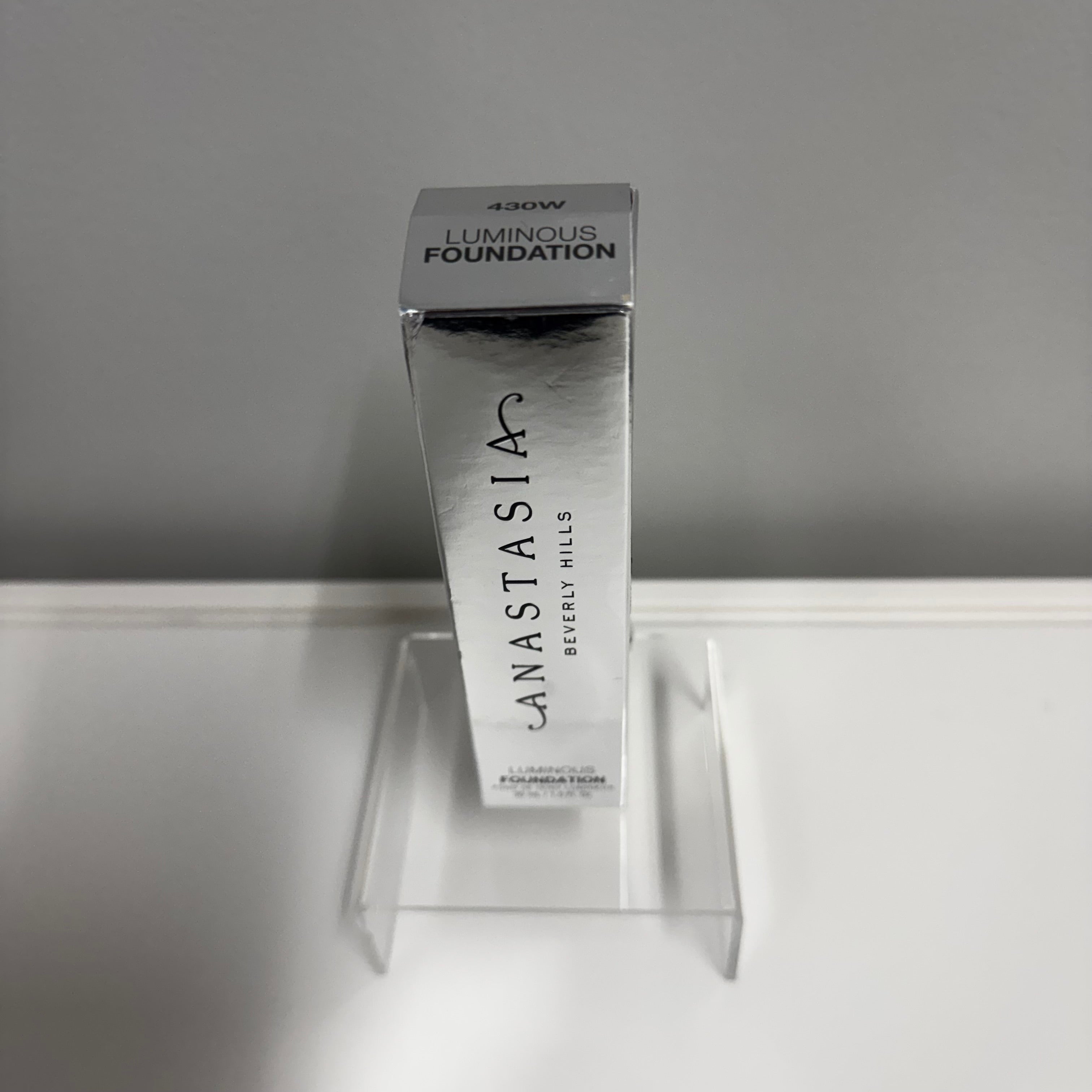 Anastasia Beverly Hills Luminous Foundation in Shade 430W (1 fl oz / 30 mL).