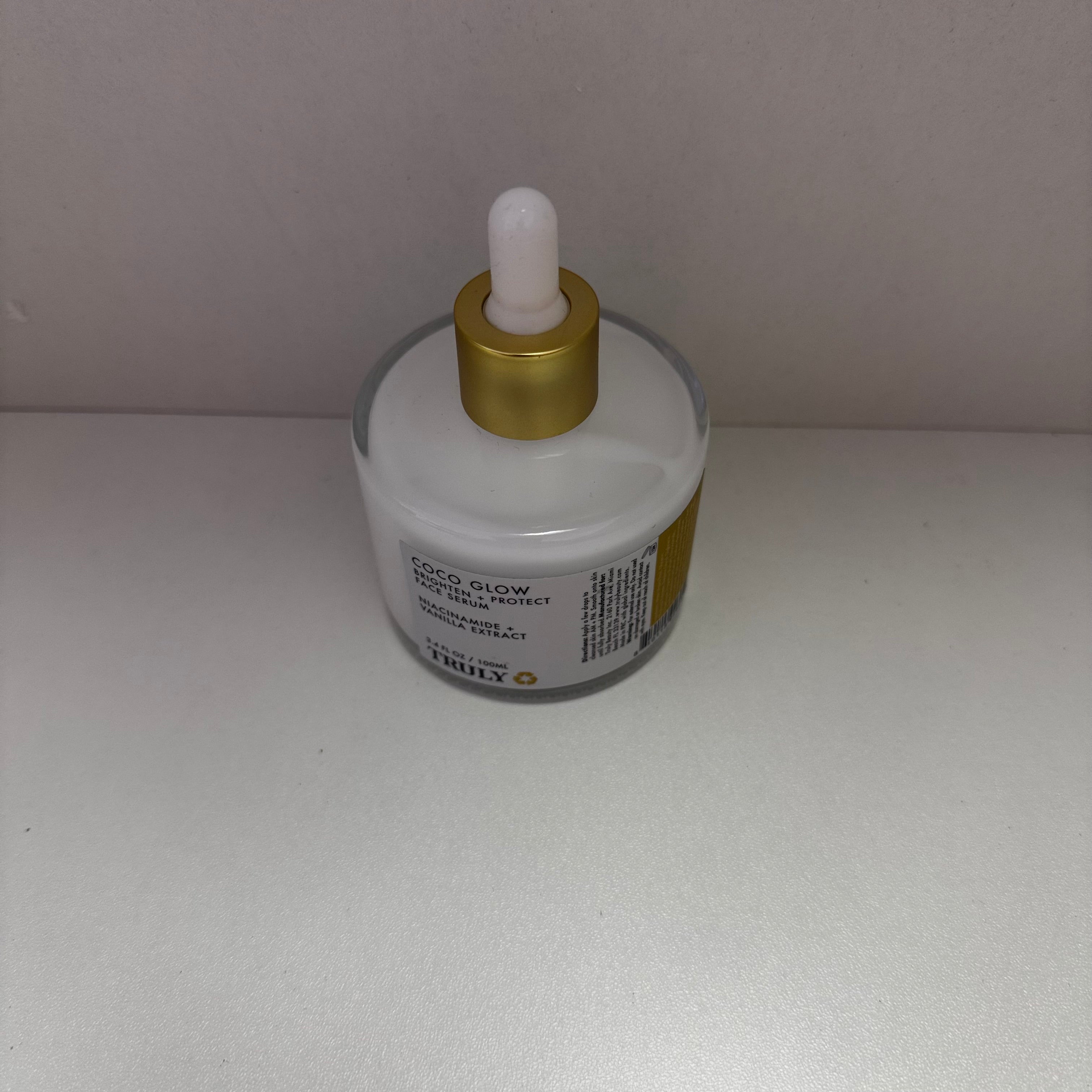 Truly – Coco Glow Brighten + Protect Face Serum