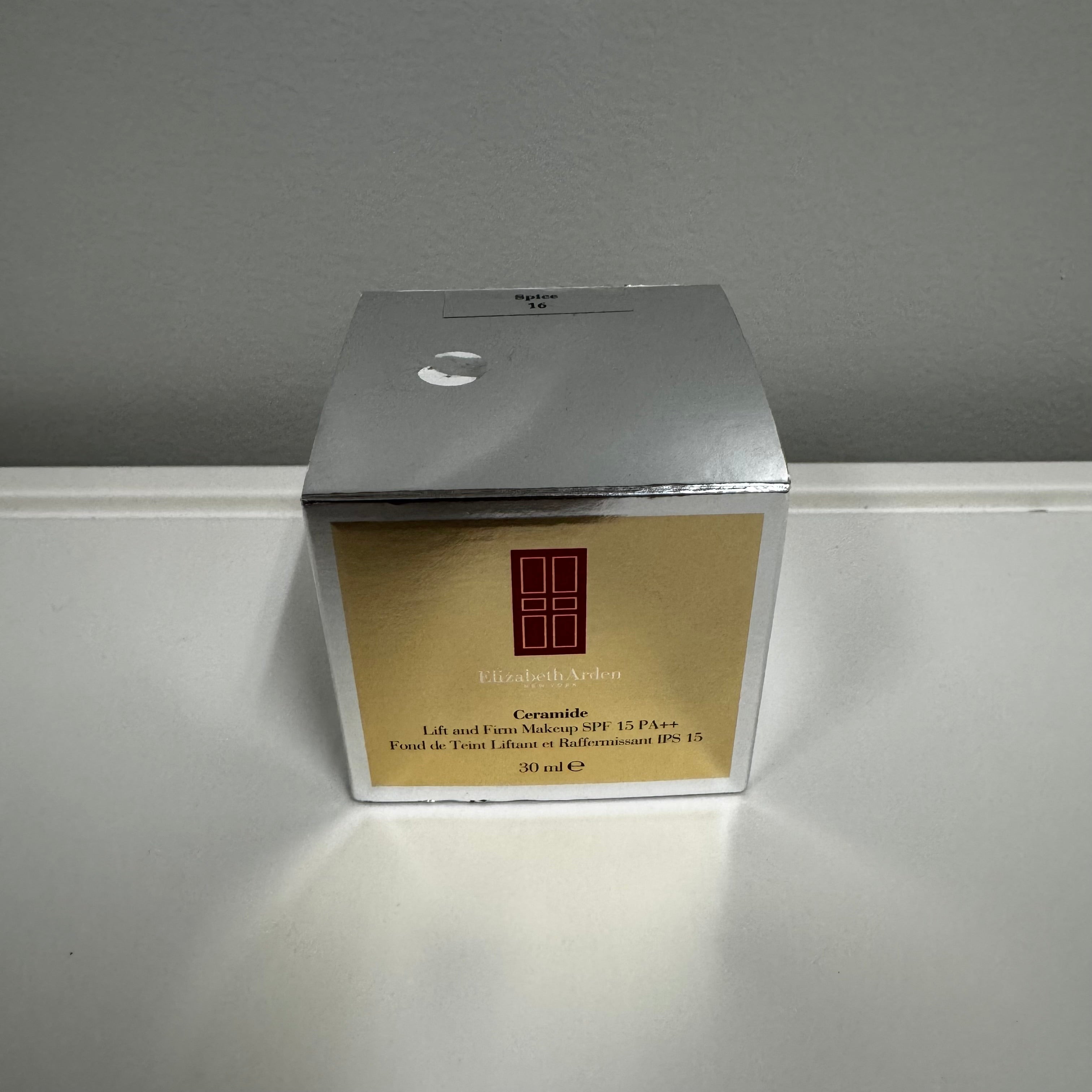 Elizabeth Arden – Ceramide Lift and Firm Makeup SPF 15 PA++ (Shade Spice 10)