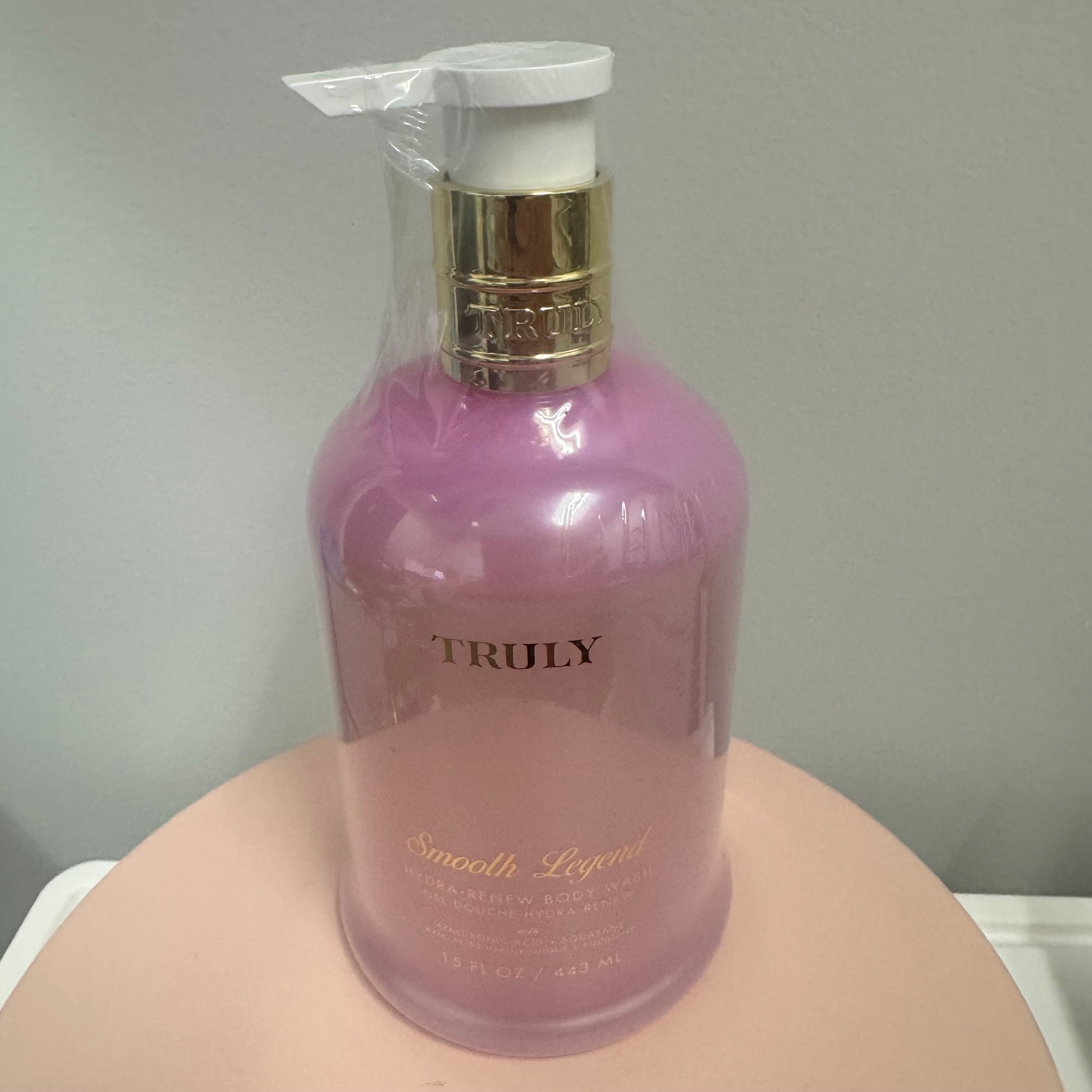 Truly Smooth Legend Hydra‑Renew Body Wash (15 fl oz / 443 ml)