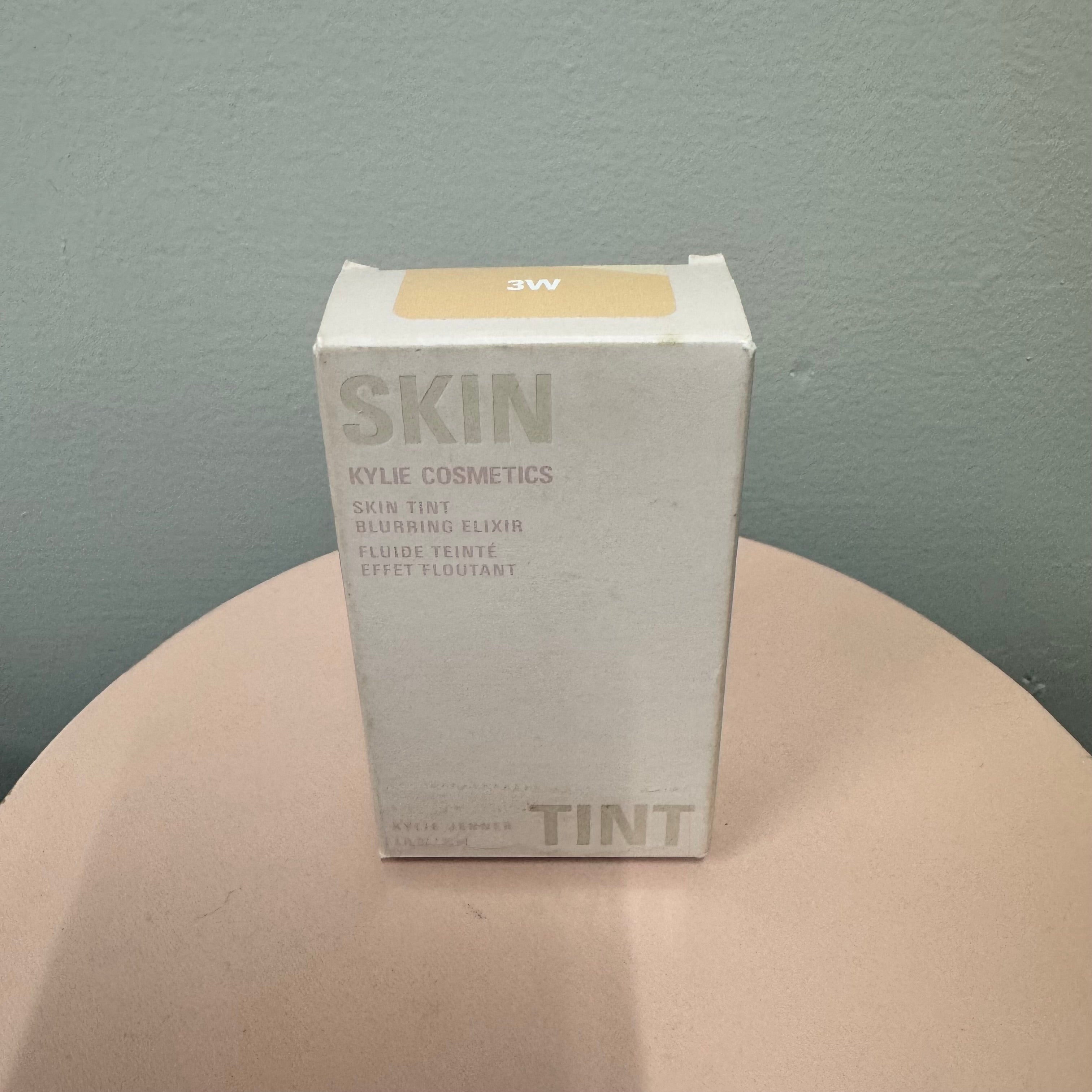 Kylie Cosmetics Skin Tint Blurring Elixir – Shade 3W (30 mL / 1 fl oz)